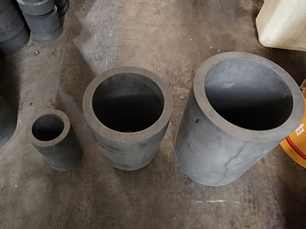 Furnace Auxiliary Accessories Metal Sintering Graphite Crucible For Mold Casting
