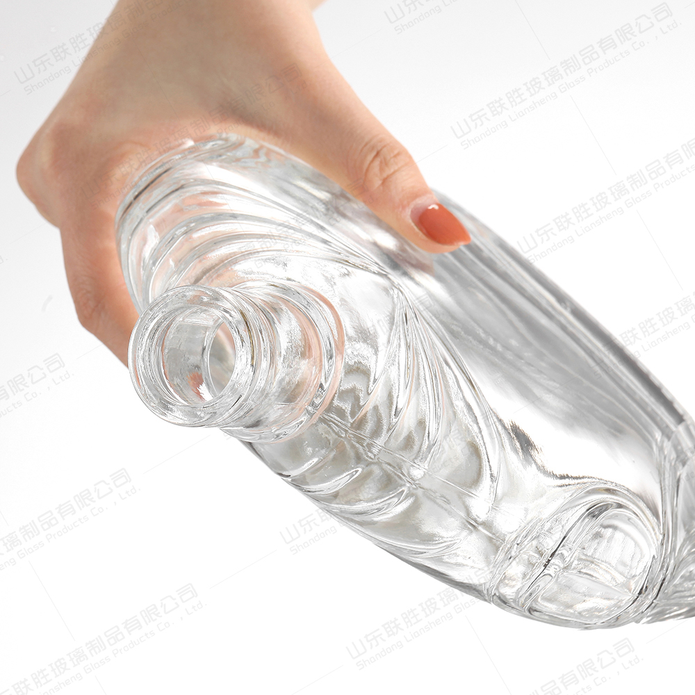 Custom Size Glass Wine Decanter 700ml 1000ml Healthy Lead Free Glass Bottle