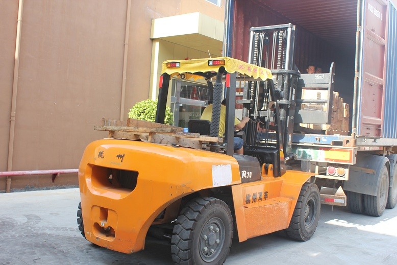 40T Hydraulic Plastic Injection Molding Machine Vertical With 340mm Distance Between Tie Bars