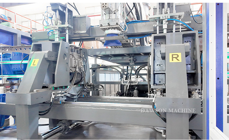 Raw Material Plastic 20L Euro Adblue Canister Single Die Head Extrusion Moulding Making Machine