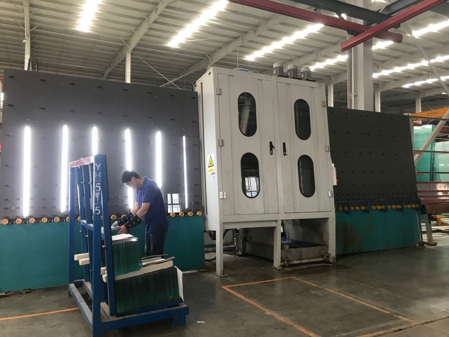 Feeding Section Cleaning Width 2500mm Flat Glass Washing Machine