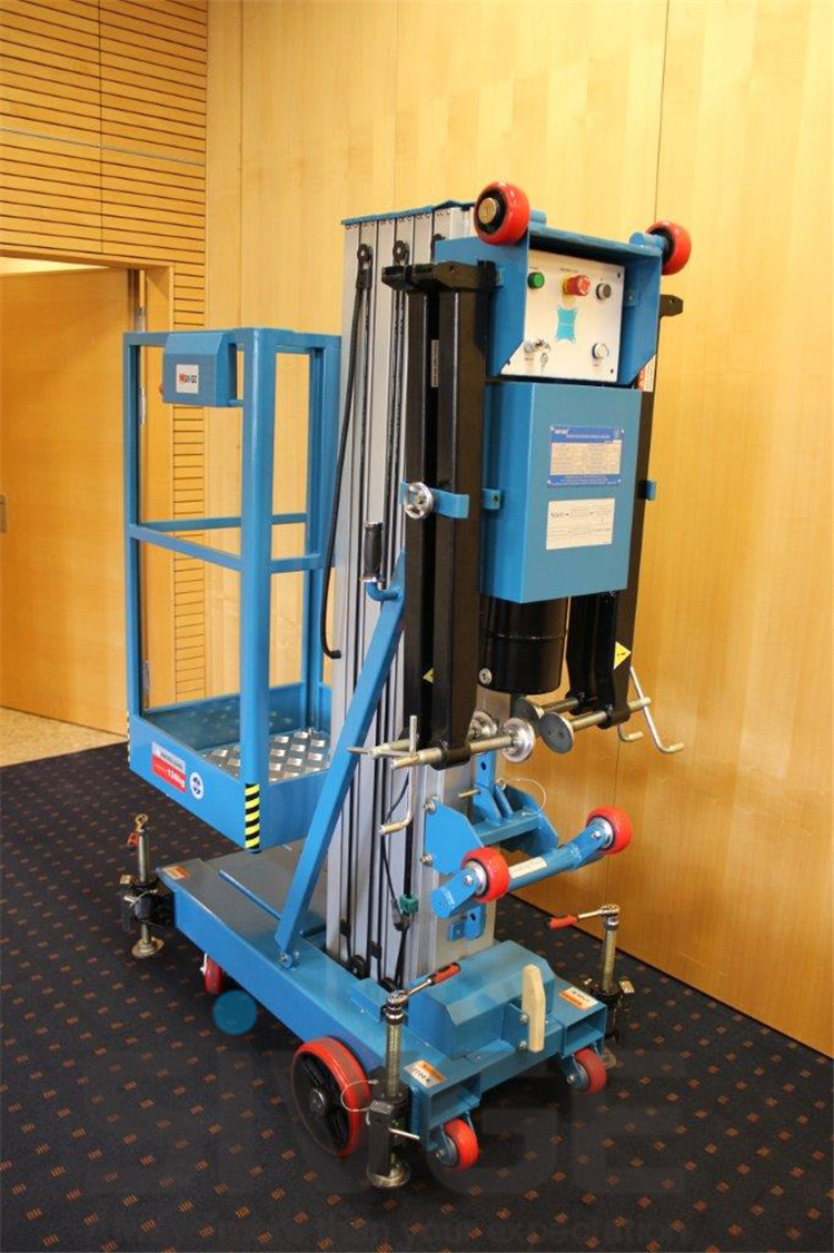 Easy Loading Truck Mounted Aerial Lift 8 Meter Working Height For One Person