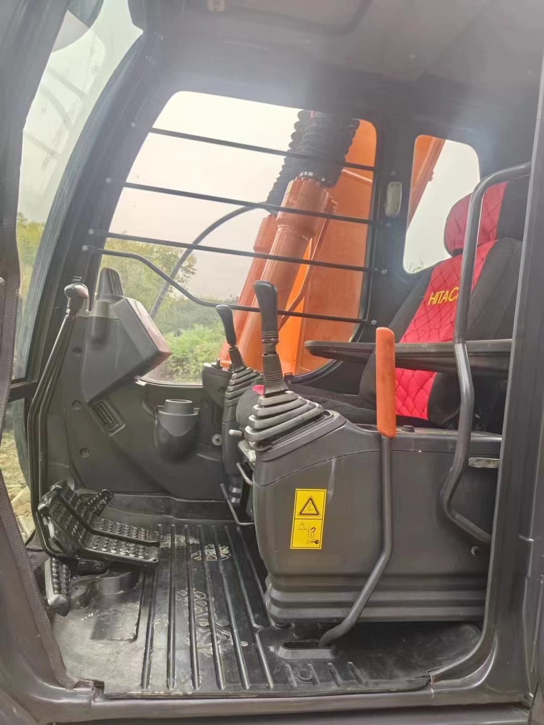 Used construction machinery Hitachi ZX120 crawler excavator for road construction