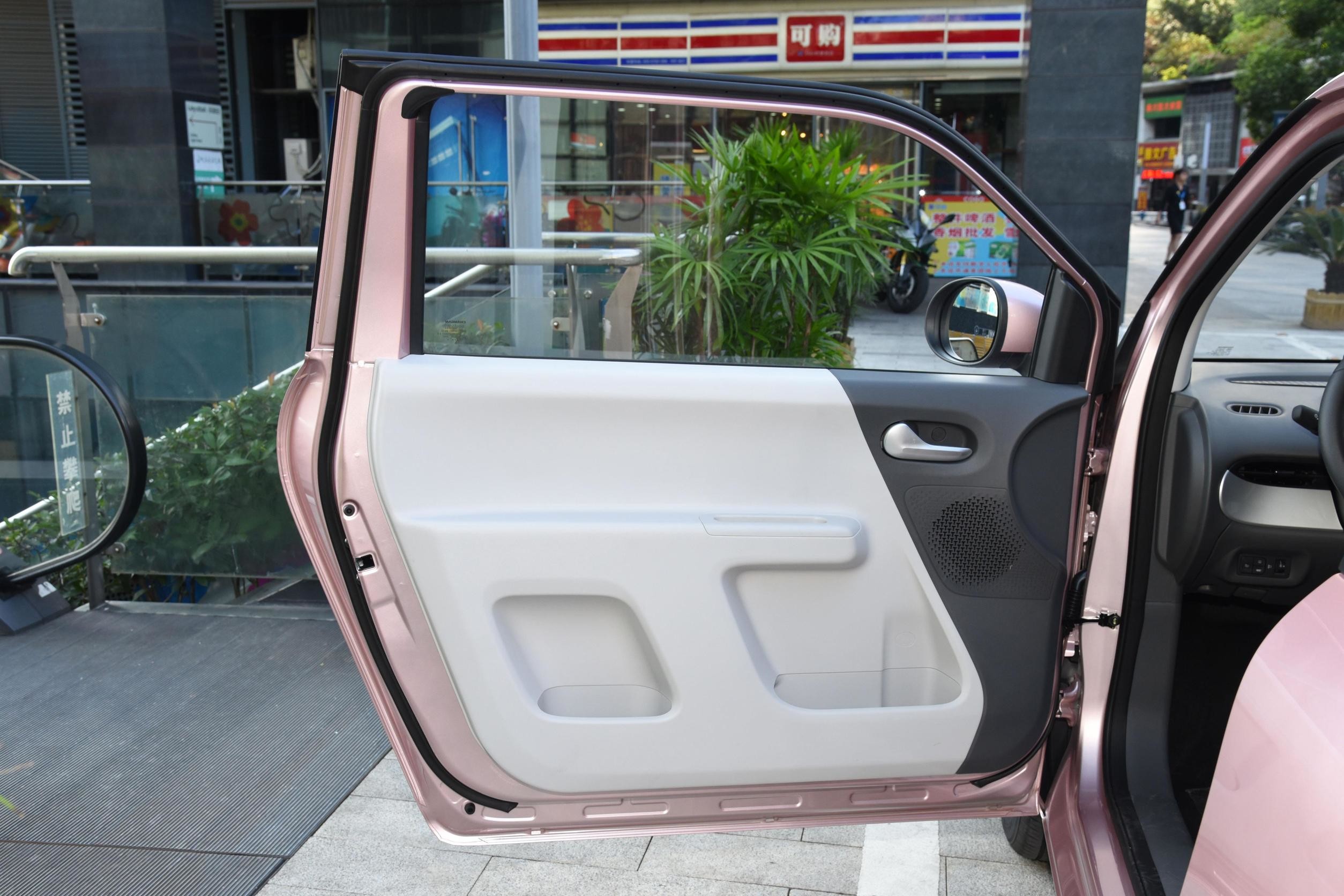 CLTC Pure Electric Range 301KM Changan Mini EV Mini Electric Car 35kw