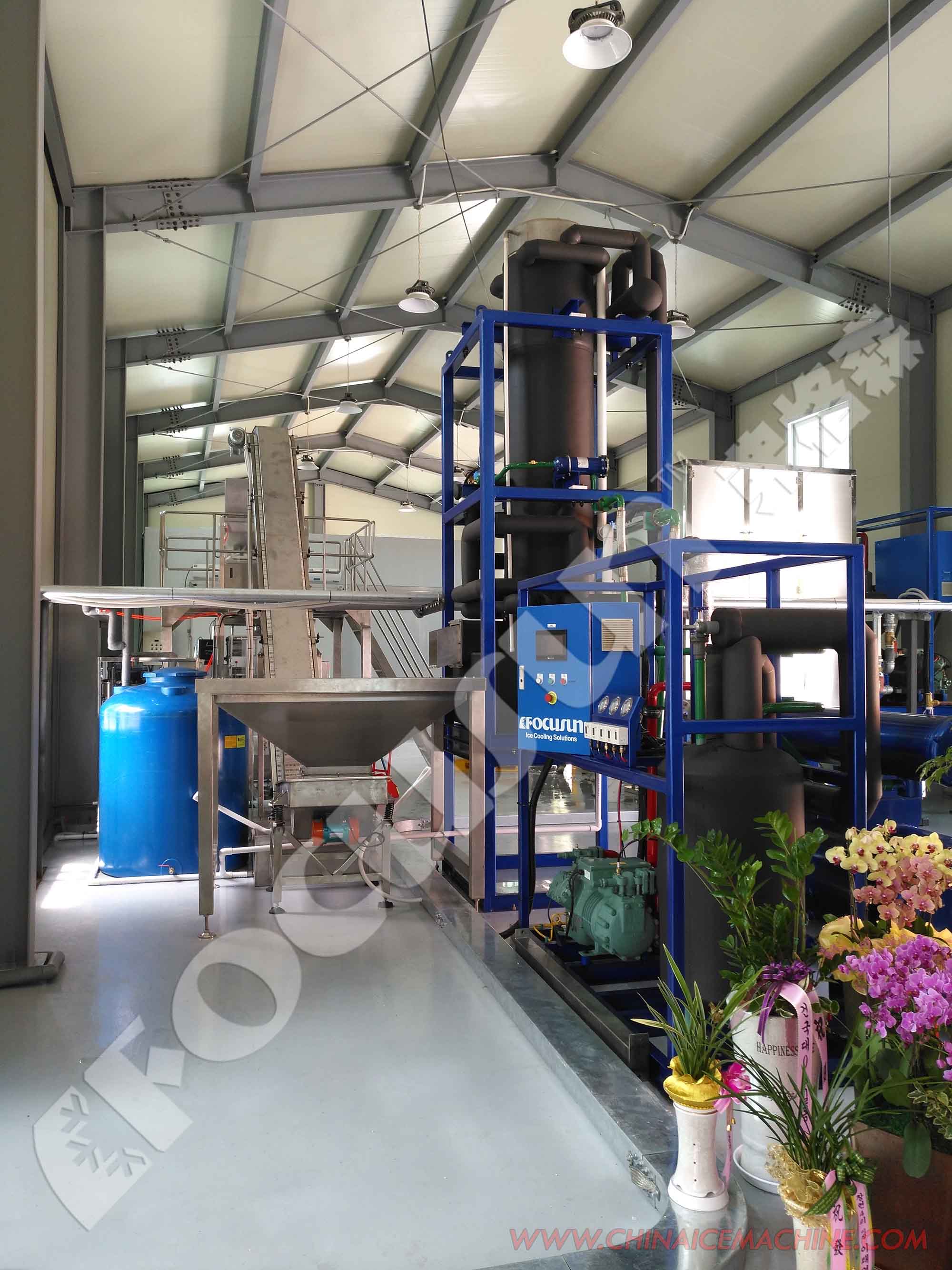 Commercial Tube Ice Machine with 1 Ton Daily Production Capacity and Siemens PLC