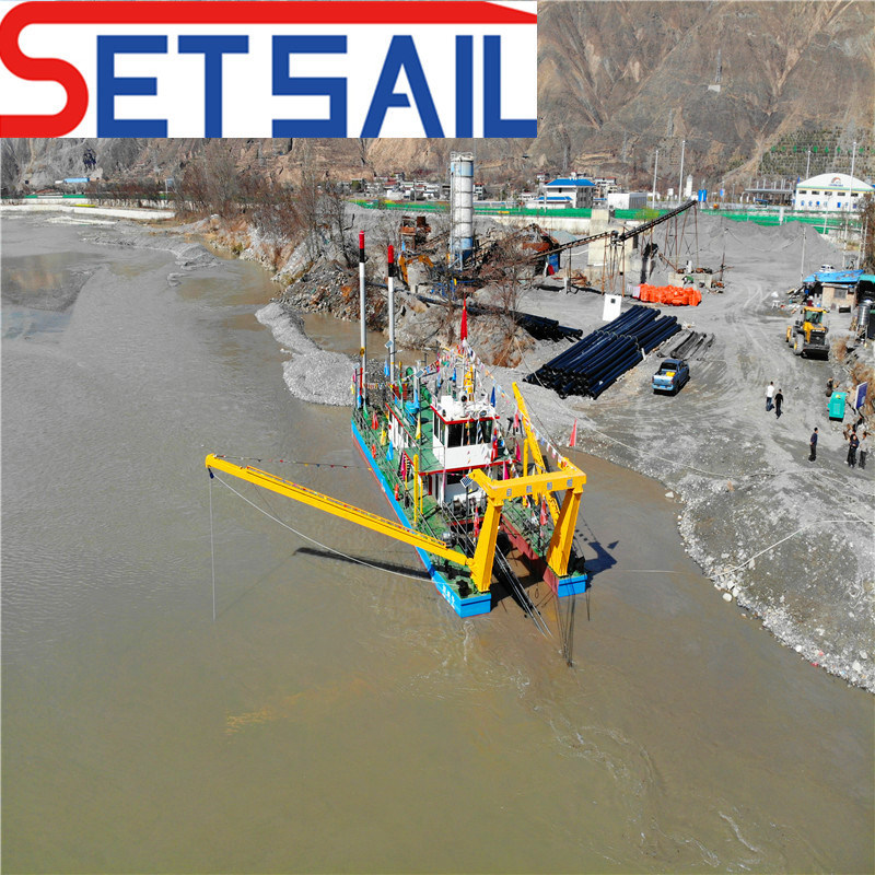 High Efficiency 26inch Cutter Suction Dredger Used in River Sand