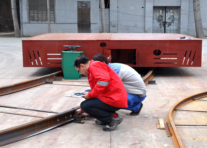 Battery powered trolley handling cargo from bay to bay transfer flat cart