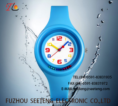 wholesale Silicone watch with alloycase and custom logo Men's watch movement watch Suitable for climbing concise style