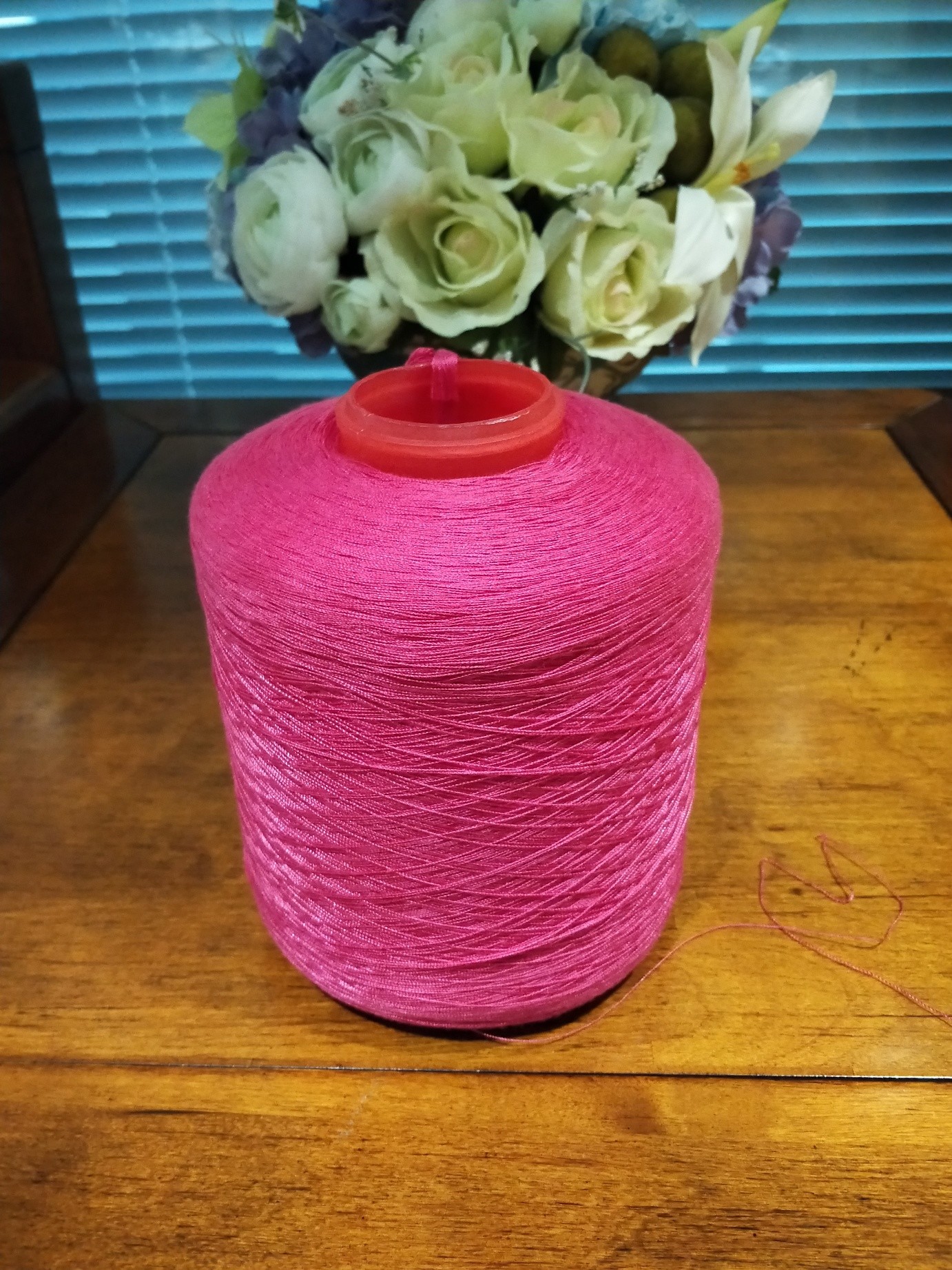 5000M 40S/2 100% Polyester Sewing Thread Pink Color For Garment Sewing