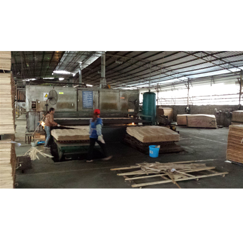 1270MMX640MMX2.6MM Eucalyptus Core Veneer For Building Construction