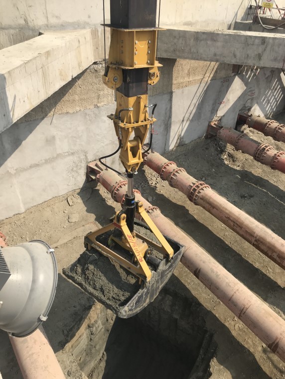 APIE KM150 Excavator Long Reach Clamshell Telescopic Arm With Depth 15m