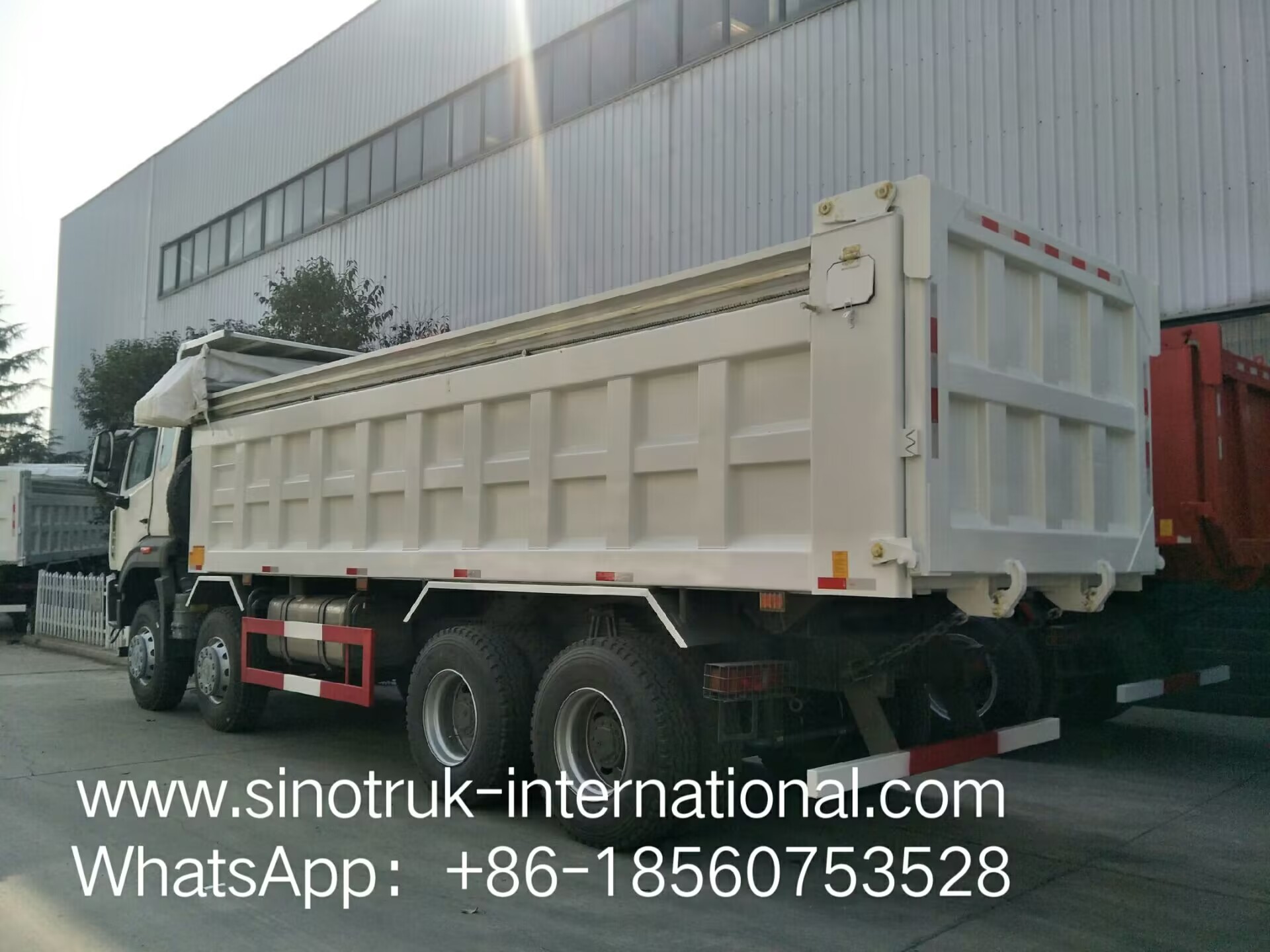 Sinotruk HOWO 8X4 Dump Truck 380hp 12 Wheels White H77L ZZ3317V386JB1R