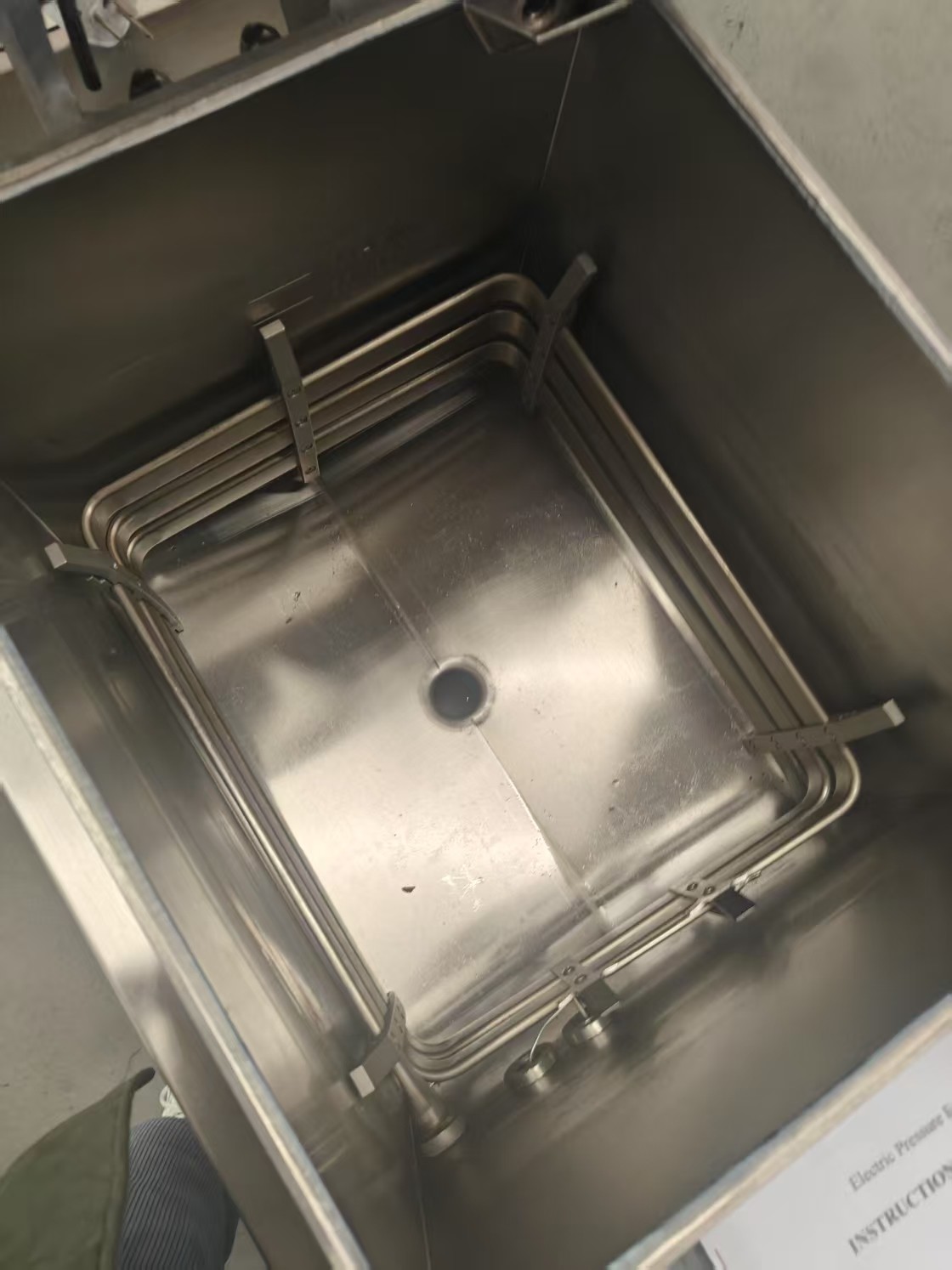 Smart Touch Panel Electric Vertical Chicken Broaster Pressure Fryer With Filtration
