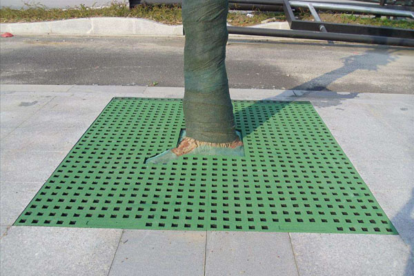 Tree pond grate
