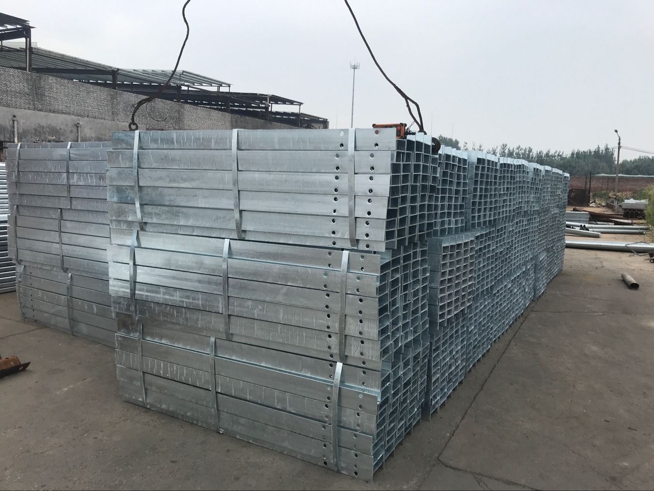 Q235 Steel Custom Color W Beam Highway Guardrail For Outdoor Security Protection