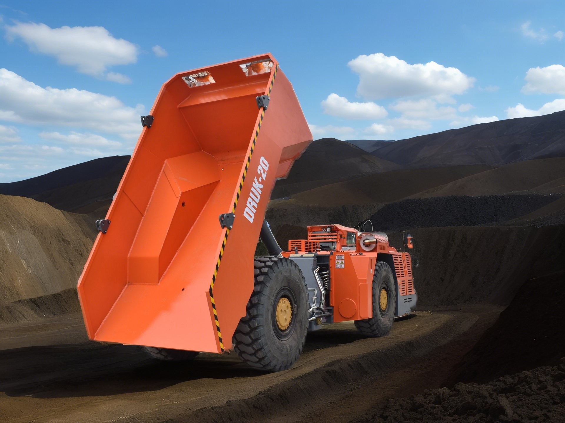 BIG DUMP TRUCK 20 TONS Underground Mining Usage 10 Cube Bucket Customized Brand