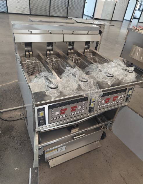Professional Digital Computer Panel 4 Tank 4 Baskets 28KW 304SUS Electric Chips Open Fryer