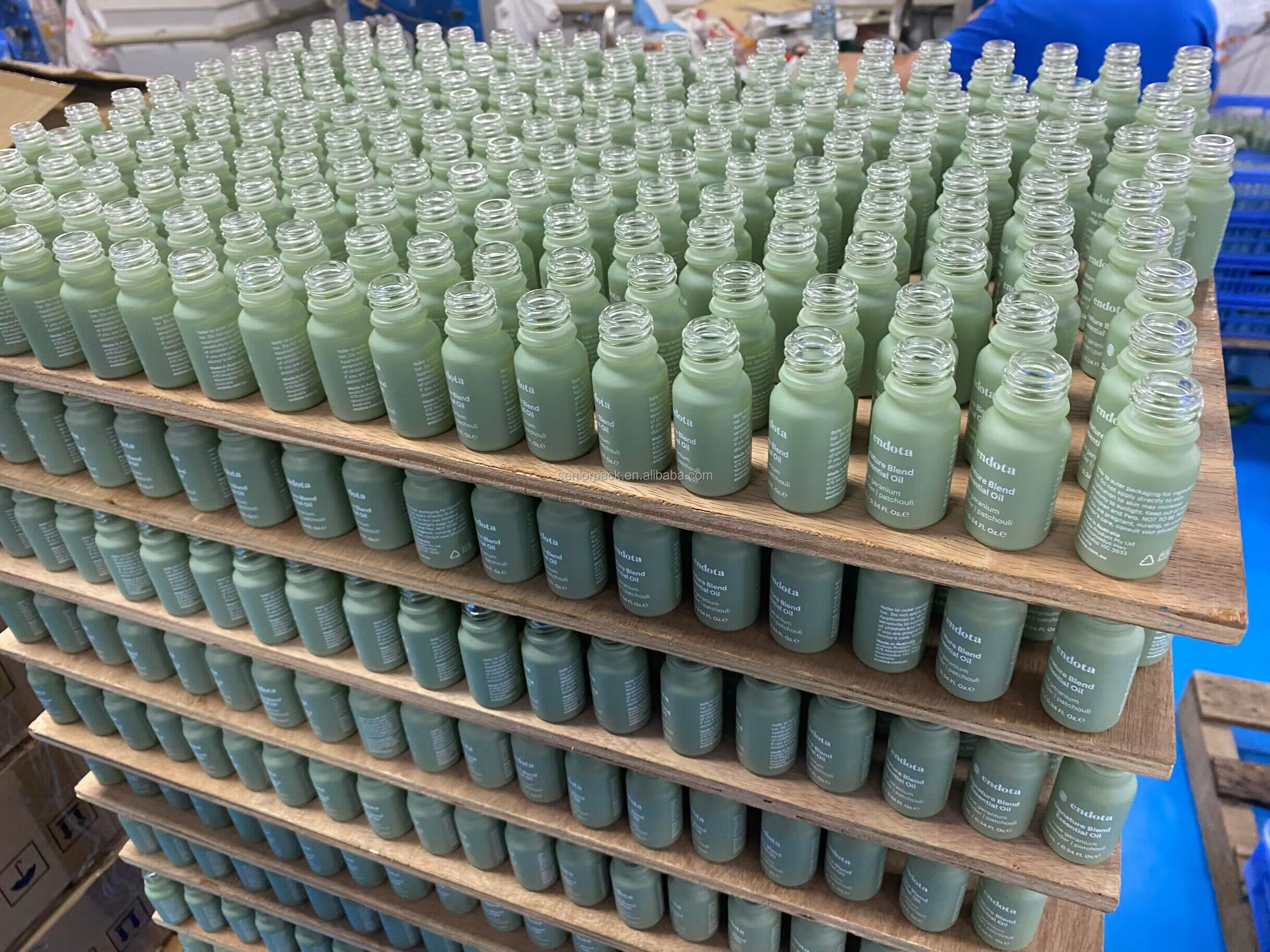 Skin Care Serum Cream Bottles 15ml 30ml 50ml Clear Green Glass Designs with Stirring Stick Customizable