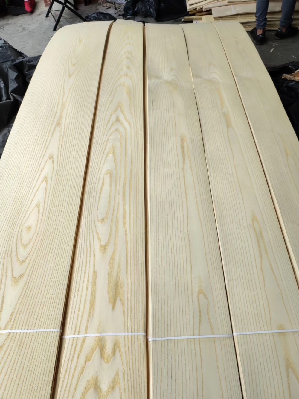 Free Sample Natural American Ash Wood Veneer for Home Table Bedroom Chair Wooden Wardrobe Furniture