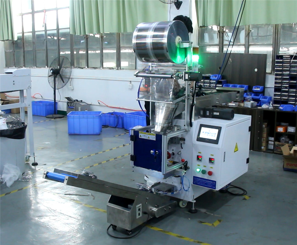 2023 Hot Sales Casters Manual Placement Sealing Bagging Packaging Machine With Printing Text Plastic Film