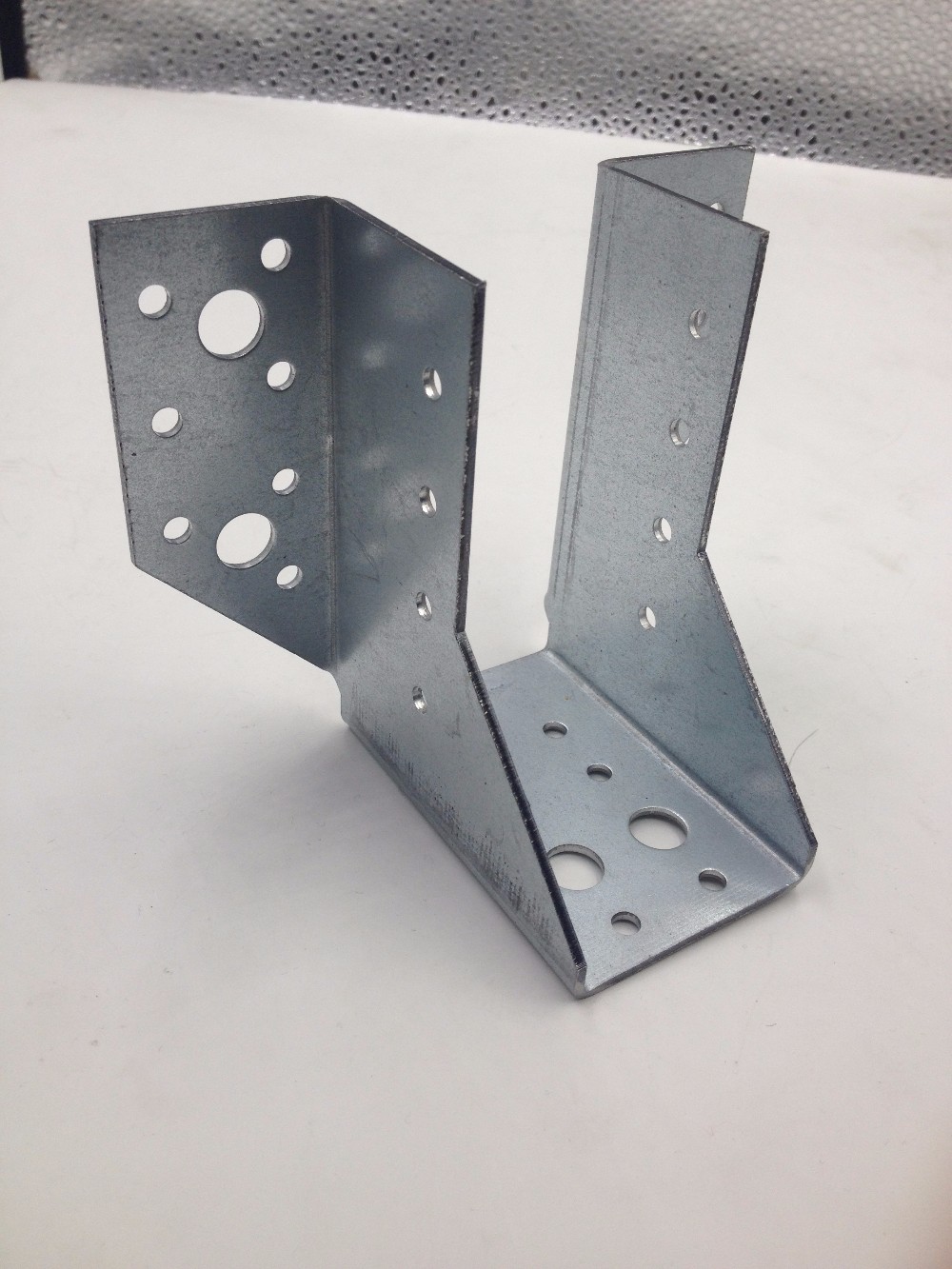 Single-side Bracket Wood Connector Angle Joist Hanger Steel Roof Truss Nail Plate