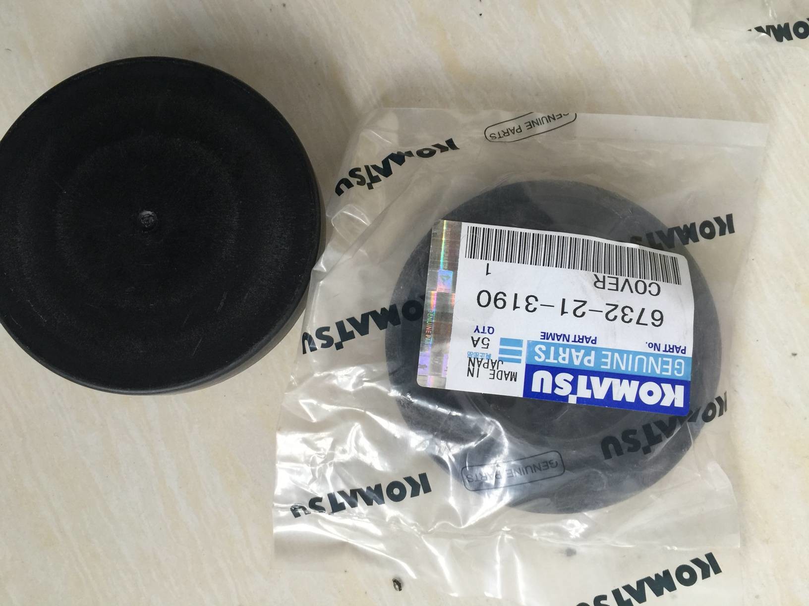 Part No. : 6732-21-3190 Cover use for komatsu pc220-7 pc300-8 TACHOMETER DRIVE COVER