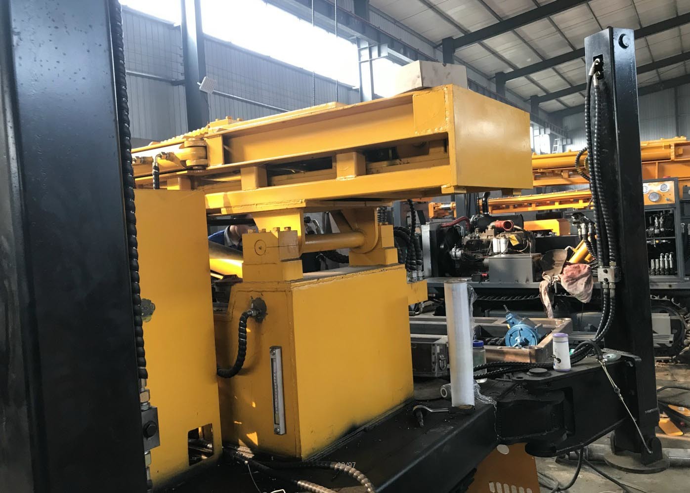 Mobile ST 300 Meters Large TUV Rotary Head Drilling Rig Equipment