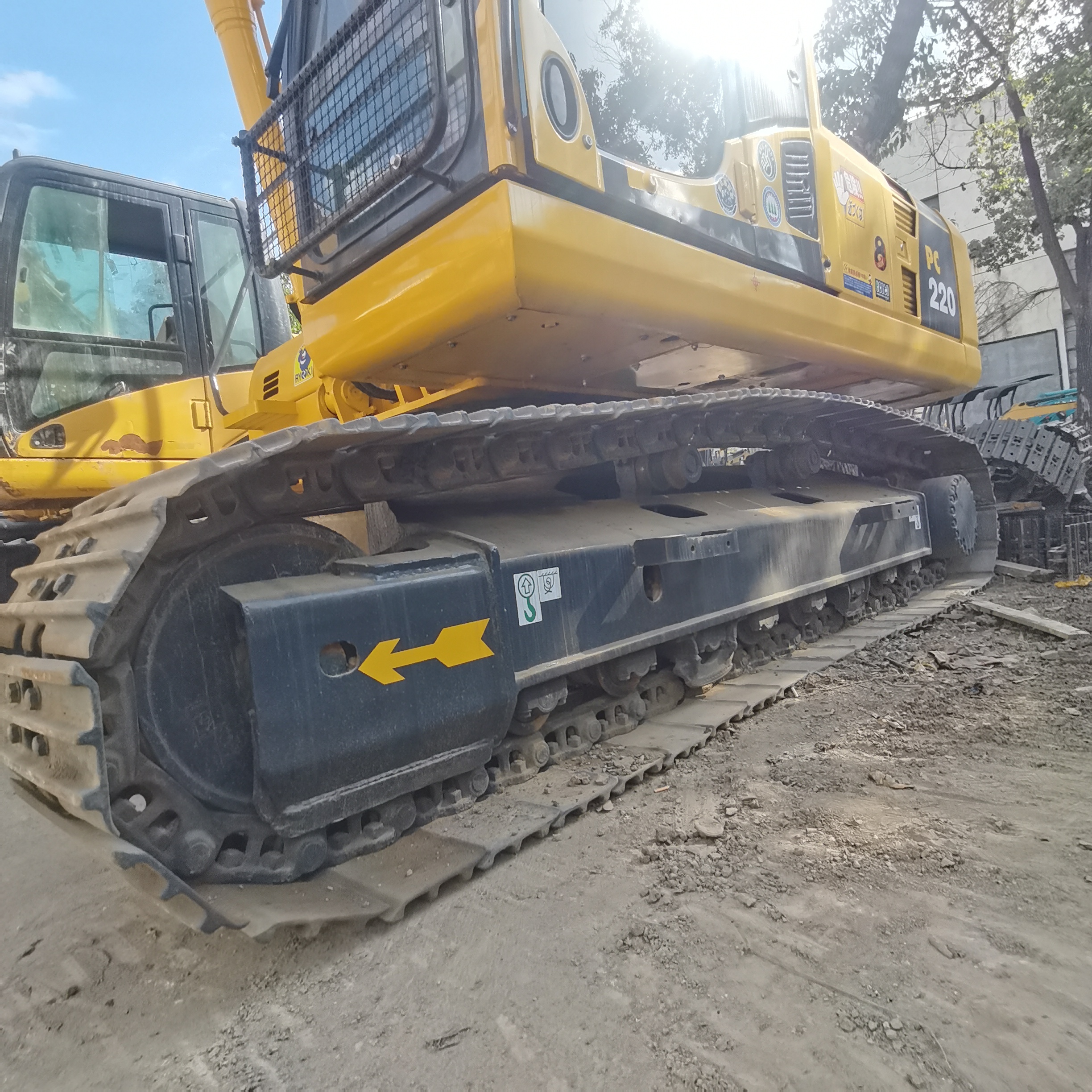 Good Condition Komatsu PC200 PC220 Crawler Excavator for Heavy Machine Equipment