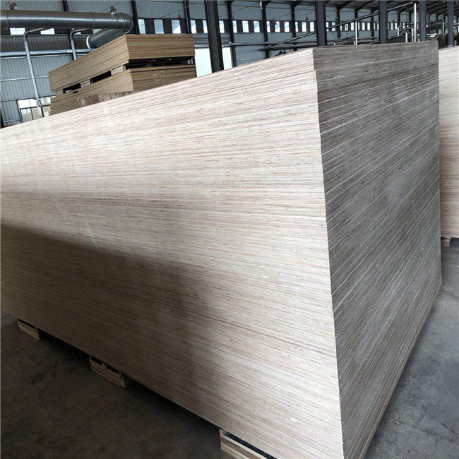 915X1830mm E1 Sapele Faced Plywood For Decoration
