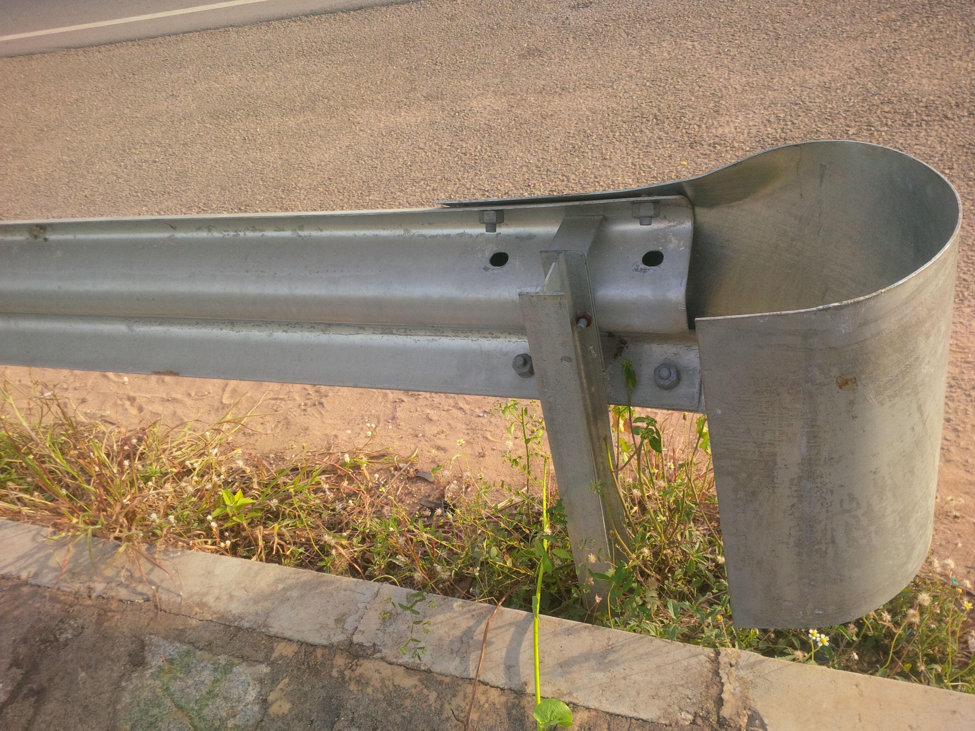 Q235 Steel Custom Color W Beam Highway Guardrail For Outdoor Security Protection