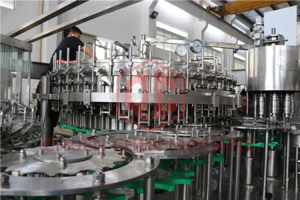 Double Vaccum Plastic Bottle Carbonated Beverage Filler With Counter Pressure