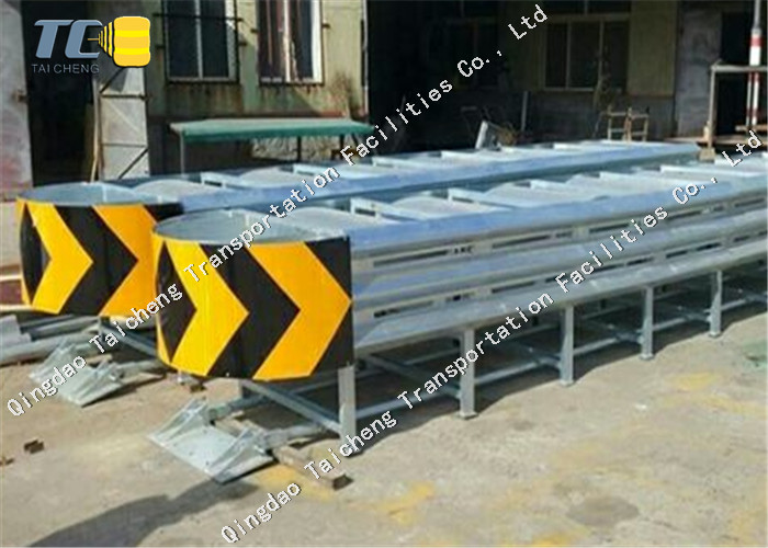 Yellow Highway Crash Cushion Barrier Anti Impact 2560mm X 1220mm X 900mm