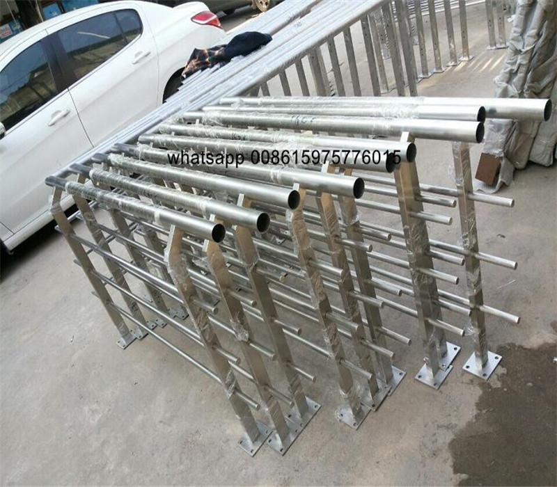 Indoor Stainless Steel Staircases glass Railing Post satin finish made in China