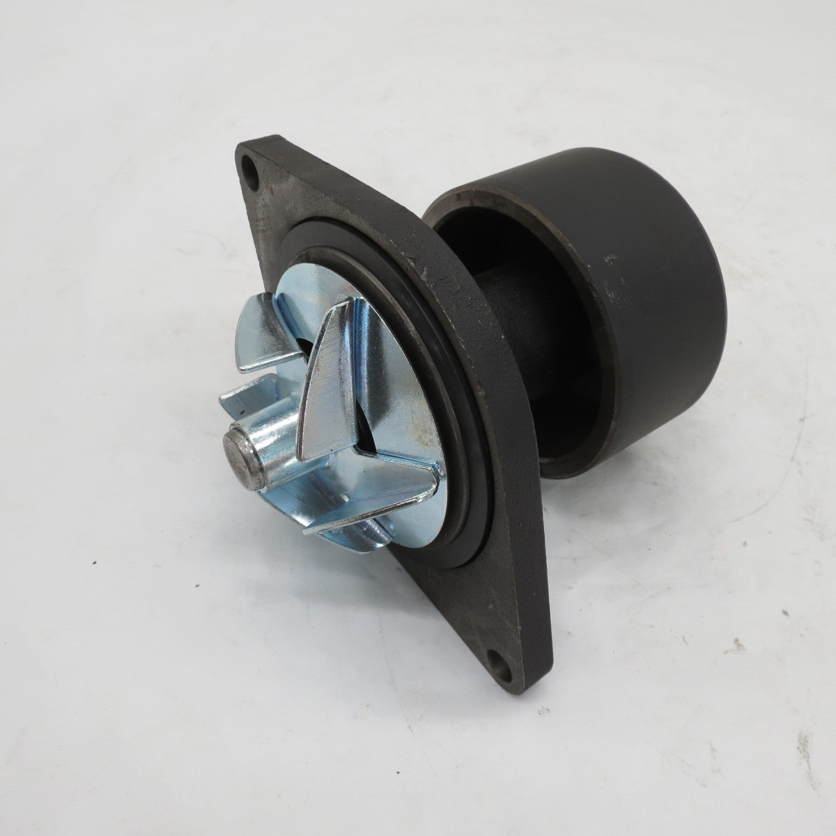 High quality The water pump assembly 3960342