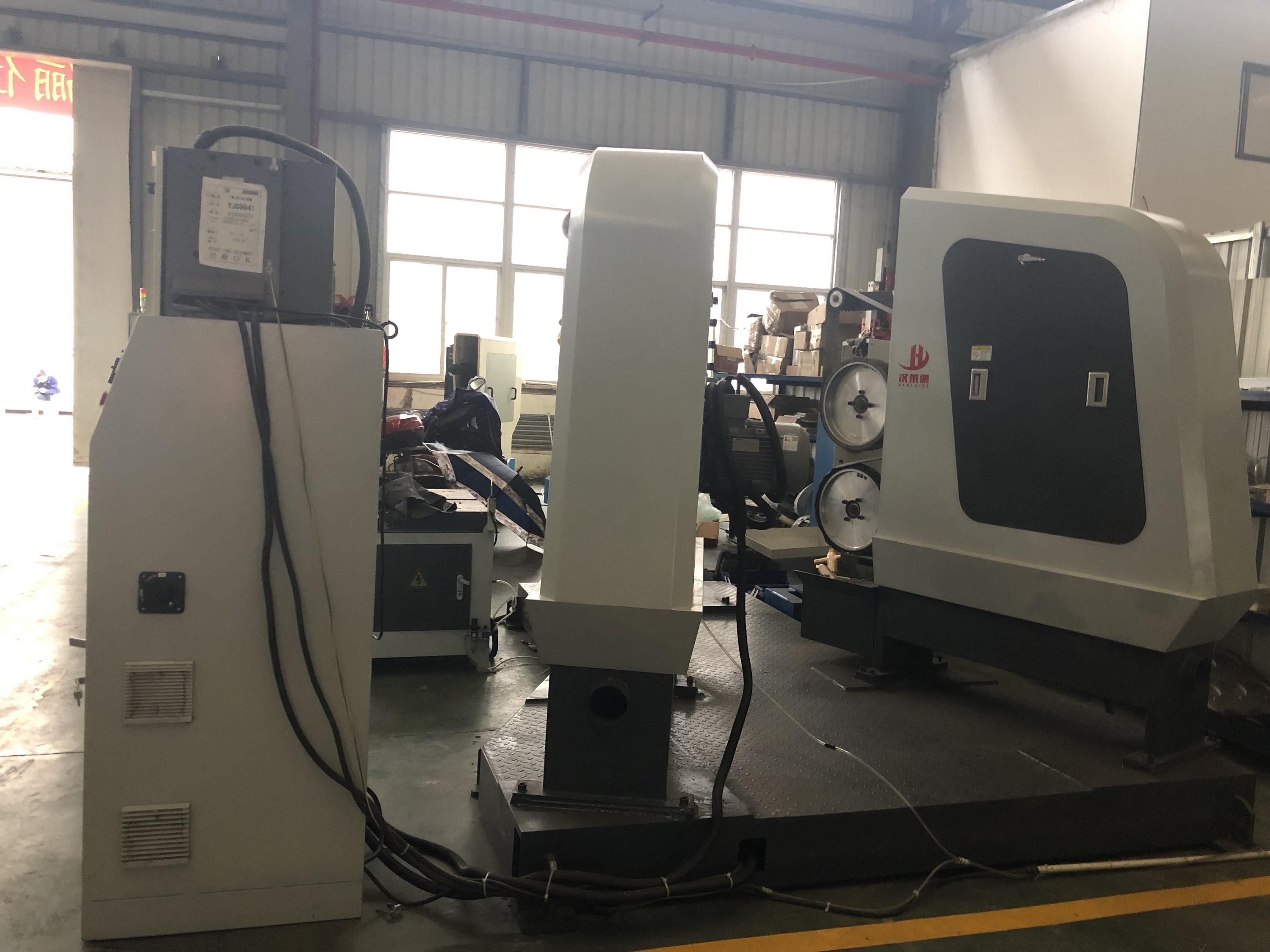 Automatic Metal Surface Polishing Machine Robot Cell For Sanitary Ware