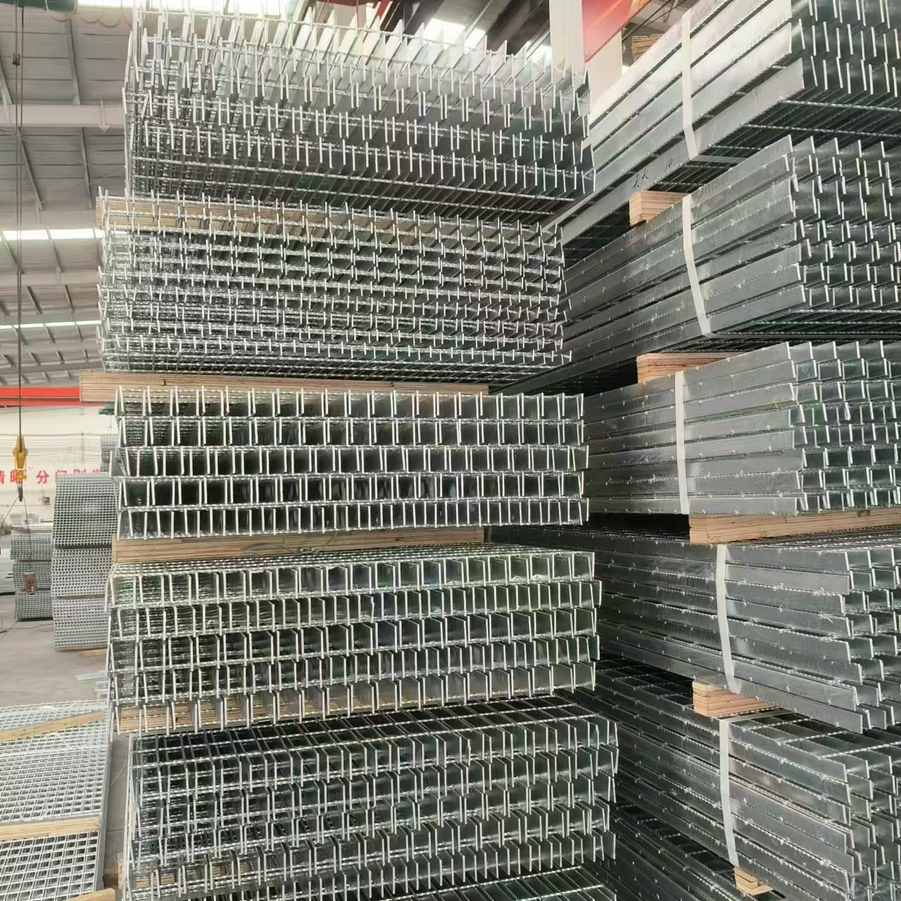 Easy-Clean Steel Gratings: Hygienic and Low-Maintenance Solution