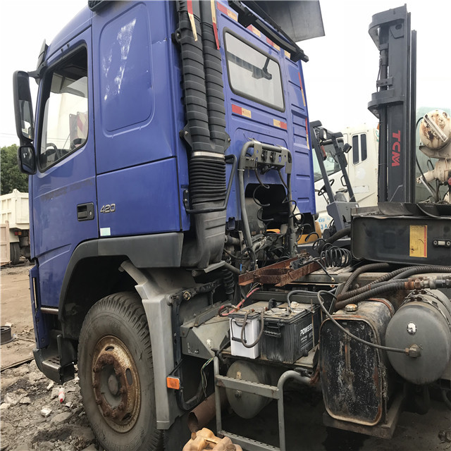 Used 40 ton 336hp SINOTRUCK SINOTRUK 371hp u/trailer head for mozambique/for africa market