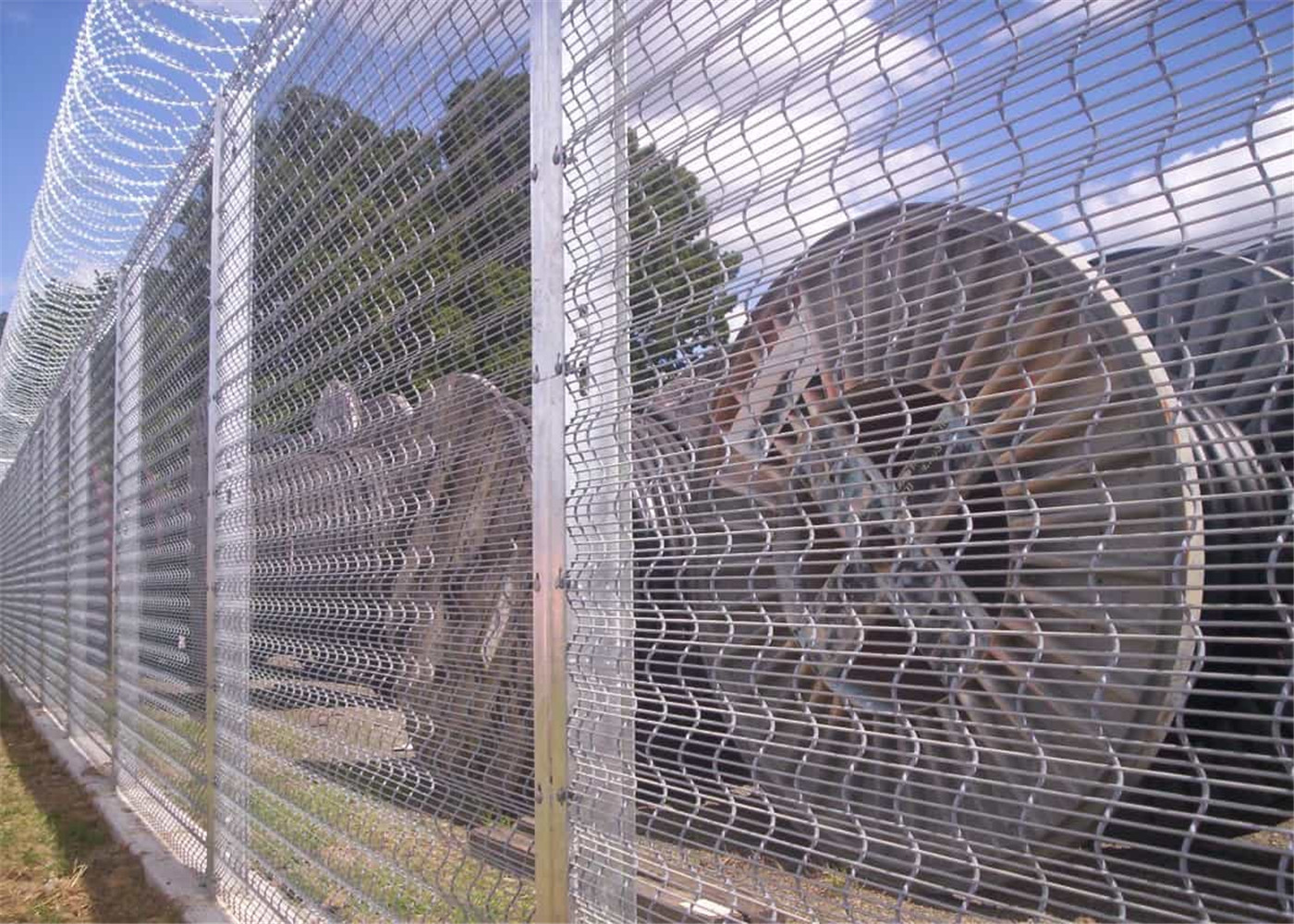 Prison Powder coated high security wire mesh fence panel 3"x0.5" x 8ga wire