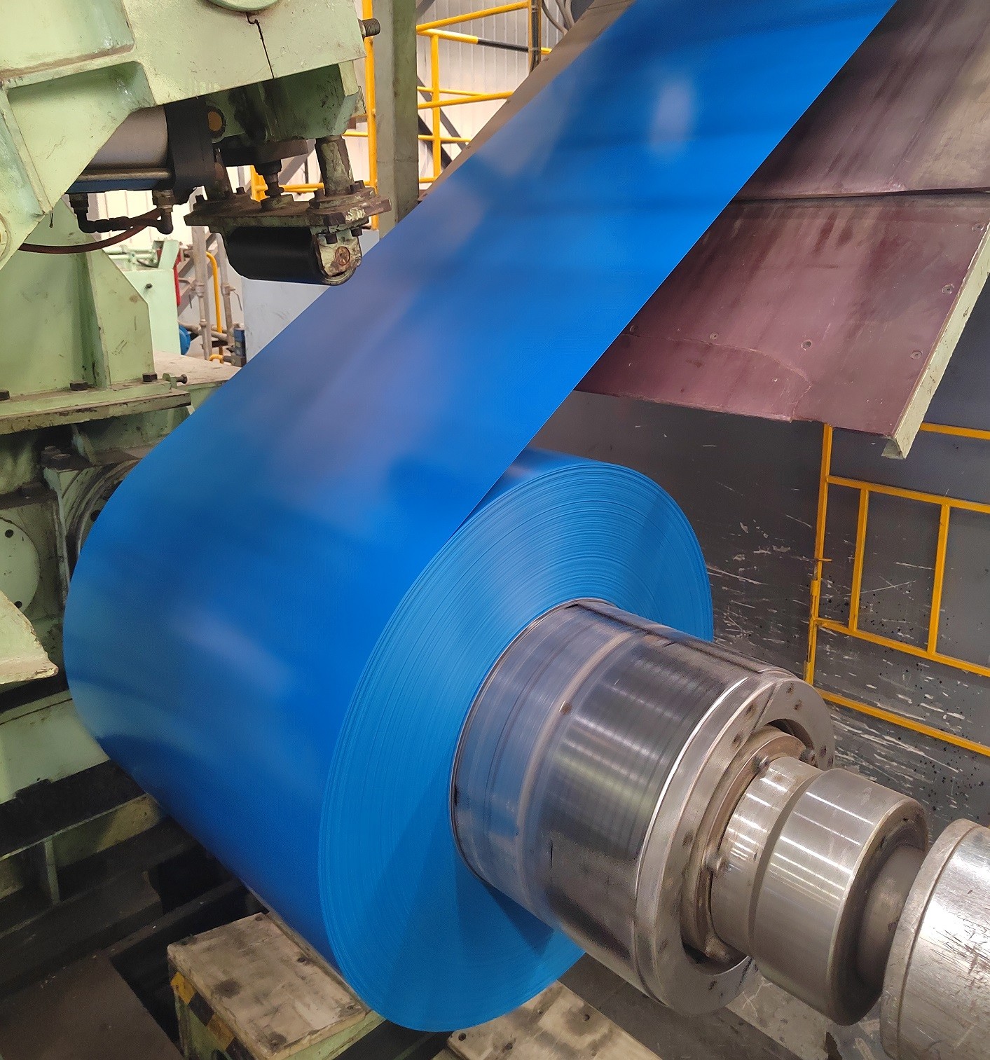 PVDF valspar Z275gColor Coated Steel Coil G550 Pre-Painted Galvanized Steel Sheet 30 Years Warranty high end project use