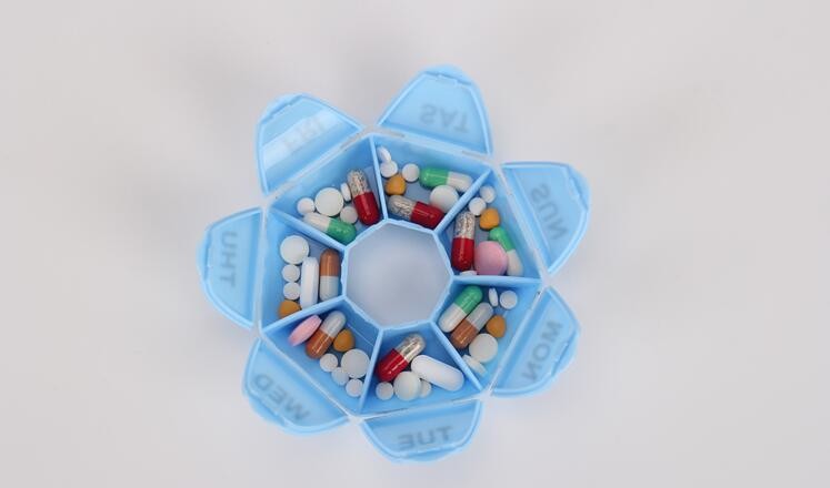 Portable Creative style foldable travel plastic cup with pill case, Random color creative travel cup with pill case for