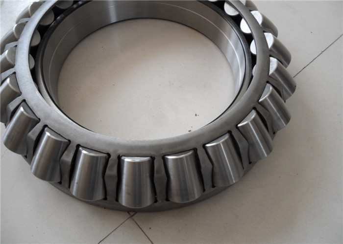 Lower Friction Self-Aligning Spherical Roller Bearing C5 For Screw Conveyor 160*270*67mm