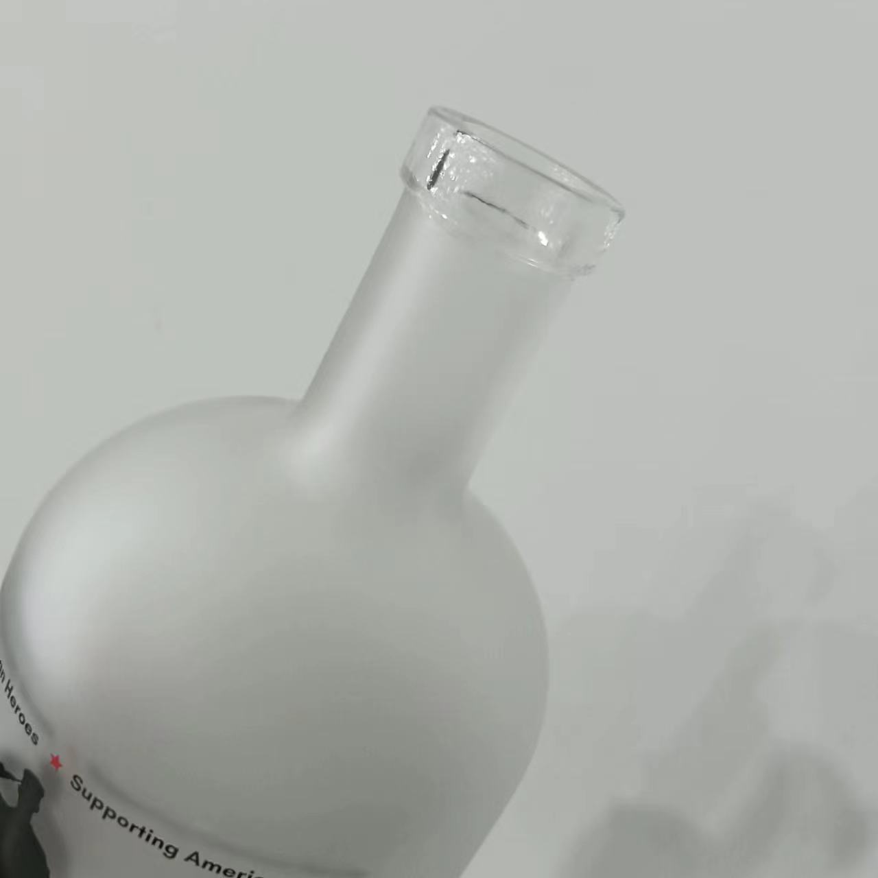 Extra Flint Frosted Vodka 700ml 750ml 1000ml Glass Bottle Rubber Stopper Sealing Type
