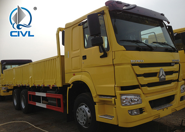 Heavy Commercial Trucks 6 x 4 Driving Heavy Cargo Trucks Loading 50 Ton