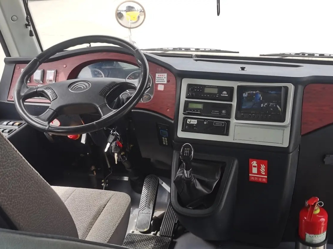 Purchase Used School Bus 41 Seats 7 Meters Sliding Windows 2nd Yutong Bus ZK6729D