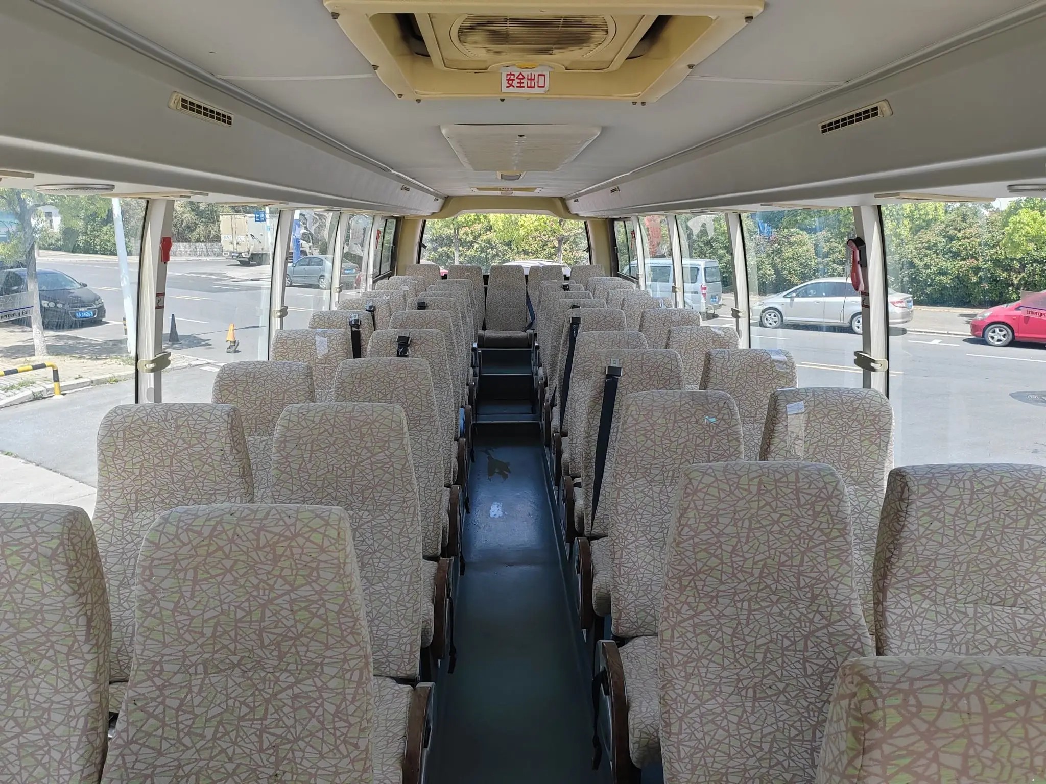 Used Travel Bus Rare Engine 46 Seats Sealing Window With A/C Luggage Compartment Golden Dragon Bus XML6103