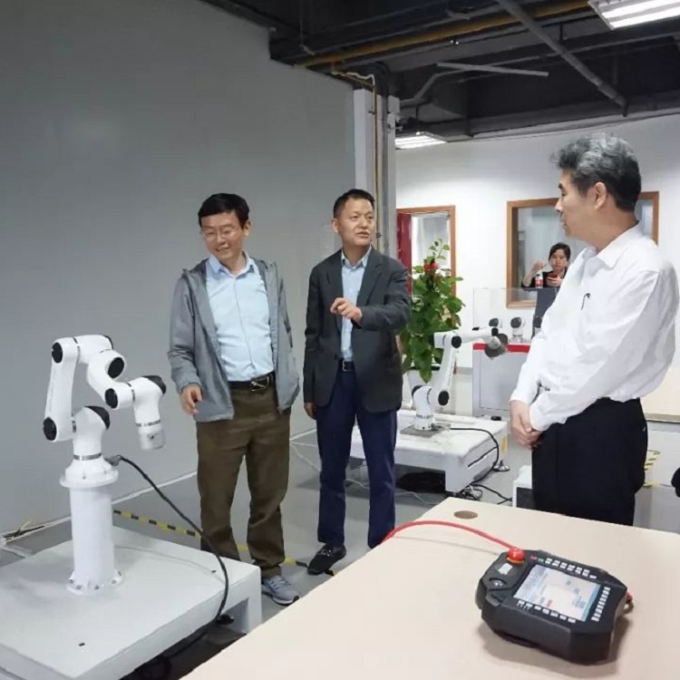 6 Axis E03 Universal Collaborative Robot Arm 590mm For Welding Machine