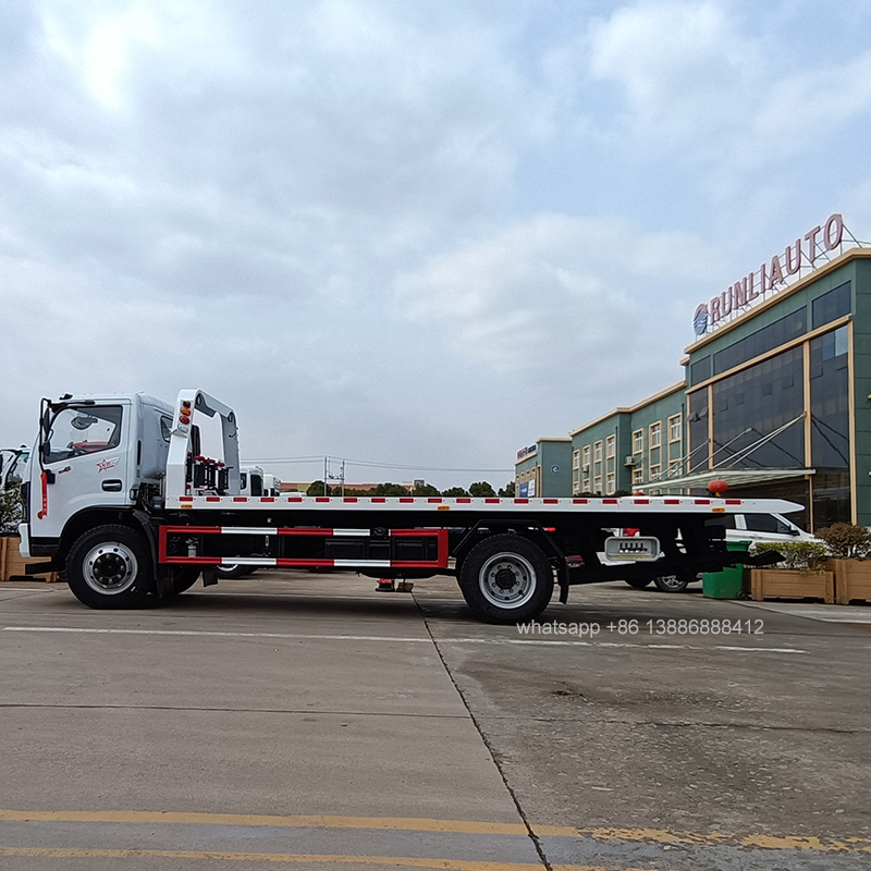 China Dongfeng 4x2 Top Quality Recovery Truck 5T Capacity, Sand-proof Winch, Ideal for Off-Road Salvage