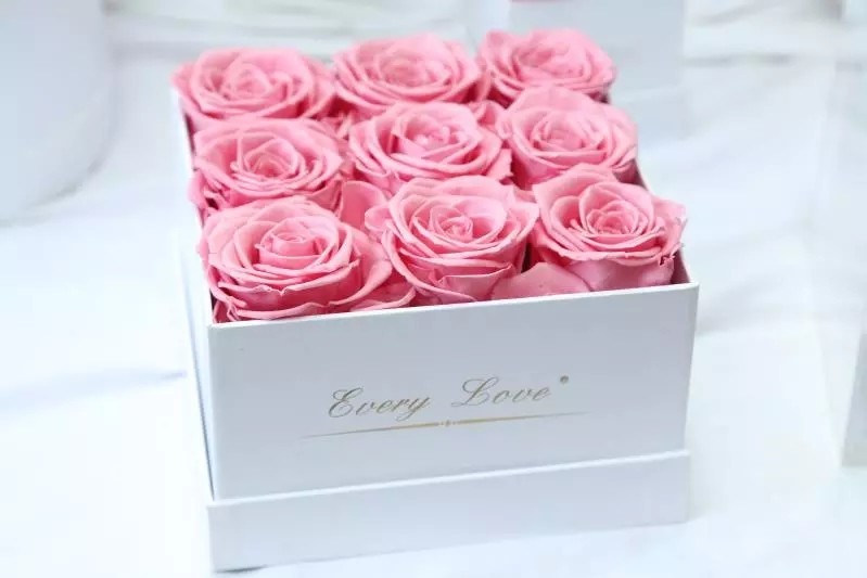 Wholesale Business Preserved eternal roses Square Boxes 9pcs Roses Inside Black Boxes Flower