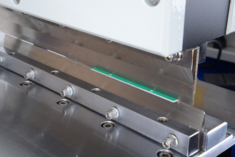 High Accuracy PCB Depanelizer Machine with 2 Linear Blades