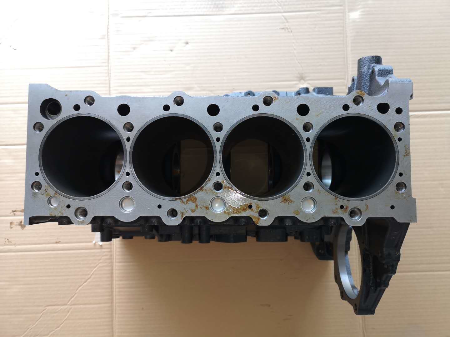 700P FTR 4HK1 Engine Block 8982045280 With Cylinder Liner